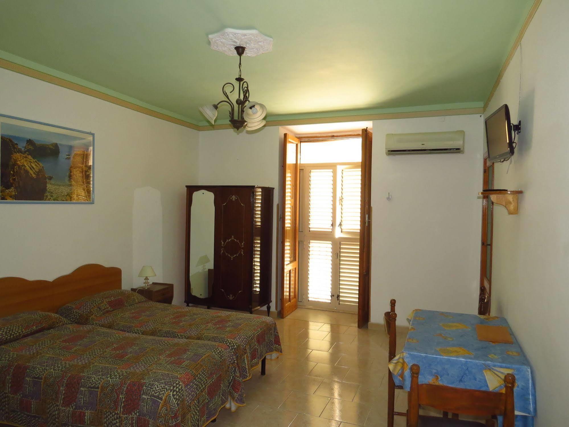 Hotel Casa Vittorio Città di Lipari Esterno foto