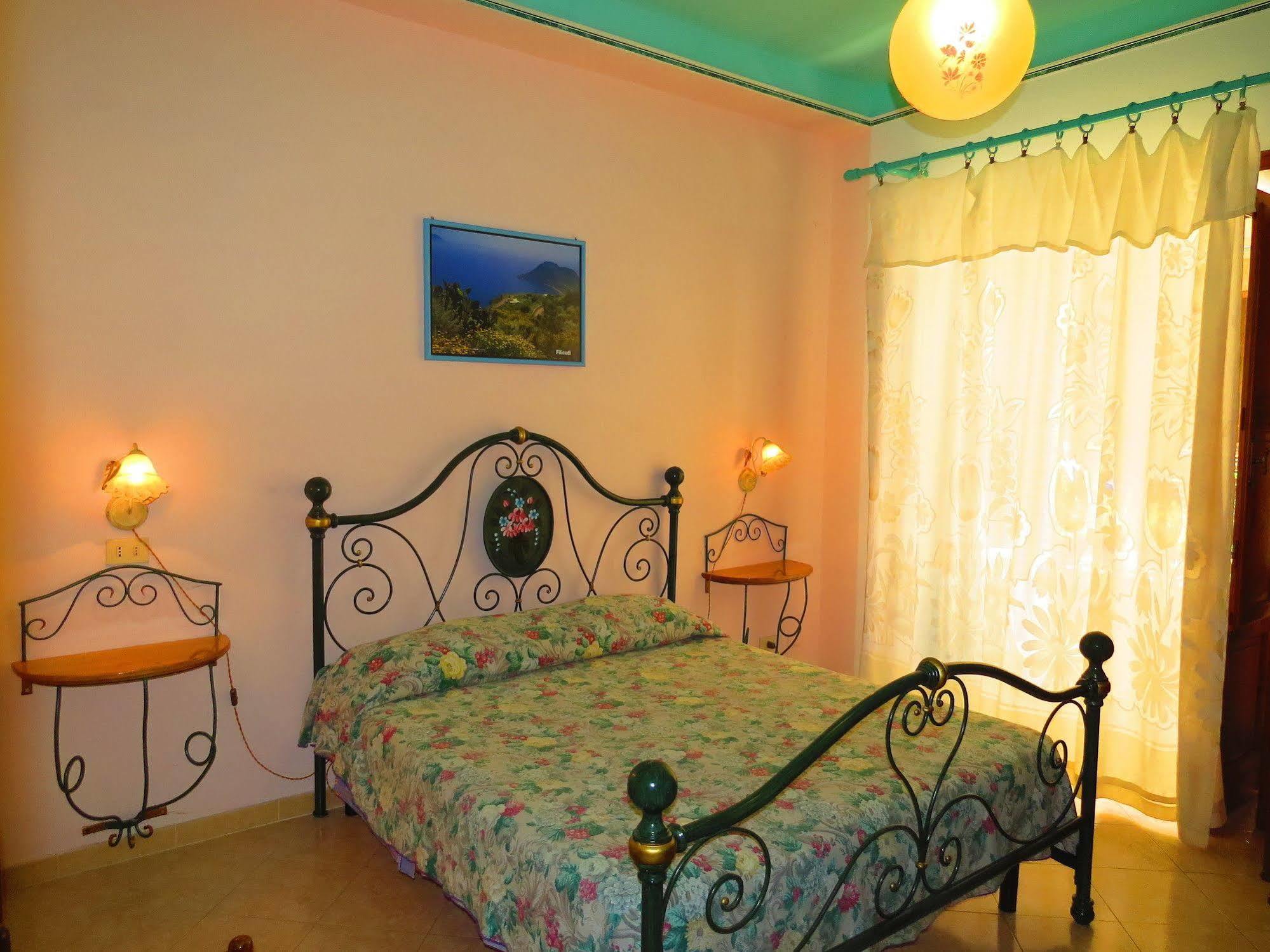 Hotel Casa Vittorio Città di Lipari Esterno foto